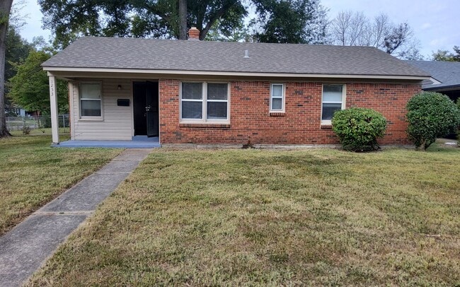 property at 1253 Dogwood Dr