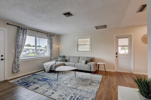 27610 Roslin Dr in Bonita Springs, FL - Building Photo