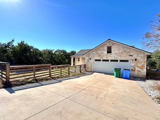 2406 Newton Dr in Lago Vista, TX - Building Photo - Building Photo