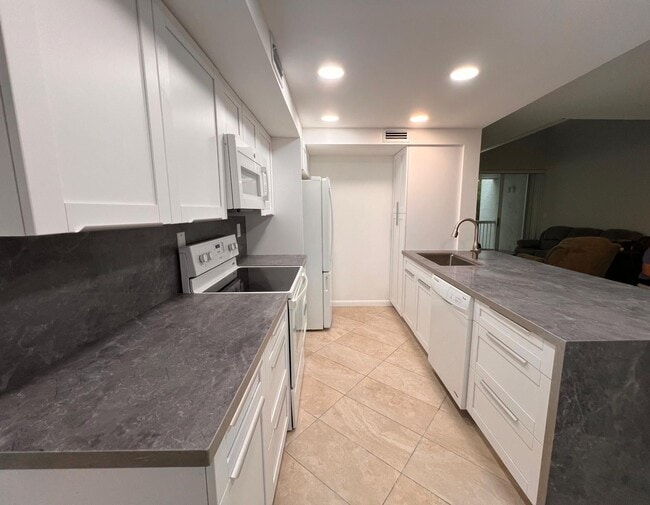 4878 NW 97th Pl, Unit 4878 NW 97 Plc. in Doral, FL - Building Photo - Building Photo