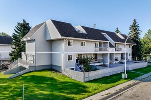 Deerwood Place in Edmonton, AB - Building Photo