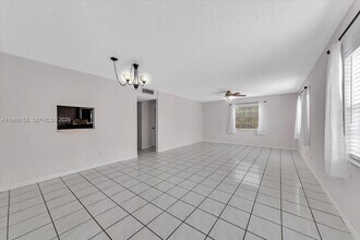3307 NW 108th Dr in Coral Springs, FL - Foto de edificio - Building Photo