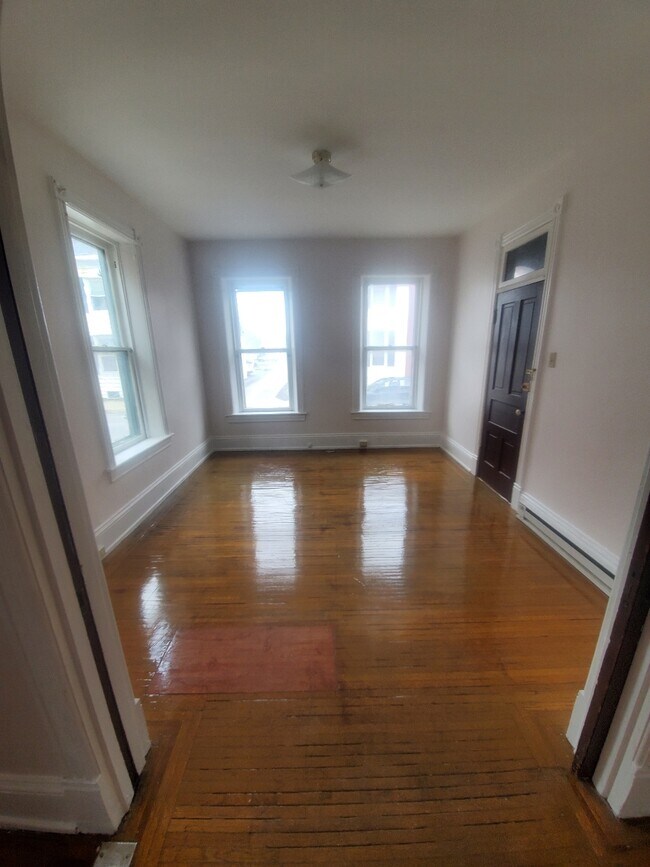 25 S Locust St, Unit Unit 1 in Hagerstown, MD - Building Photo - Building Photo