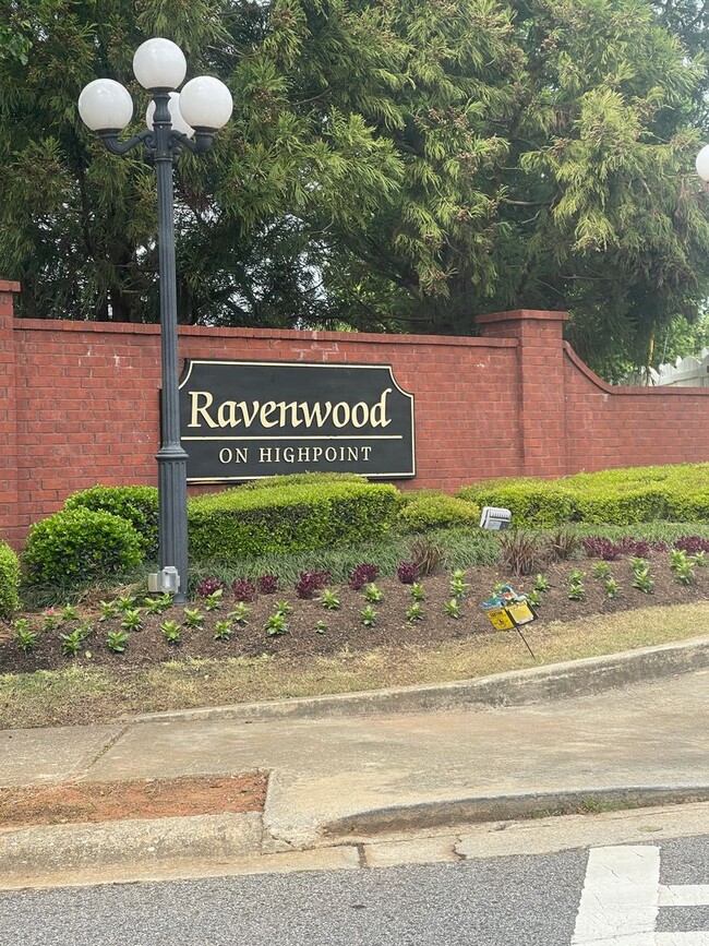4404 Ravenwood Dr in Union City, GA - Building Photo - Building Photo