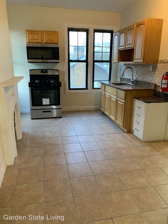 164 N Day St-Unit -Unit 3 in Orange, NJ - Building Photo
