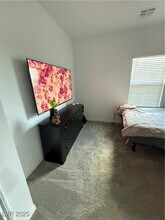 325 Whitney Crst St in Henderson, NV - Foto de edificio - Building Photo