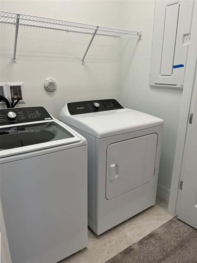 6121 Rancho Ln in Greenacres, FL - Building Photo - Building Photo