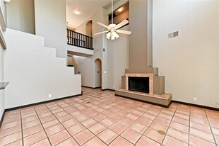 409 Golf Crest Ln in Lakeway, TX - Foto de edificio - Building Photo