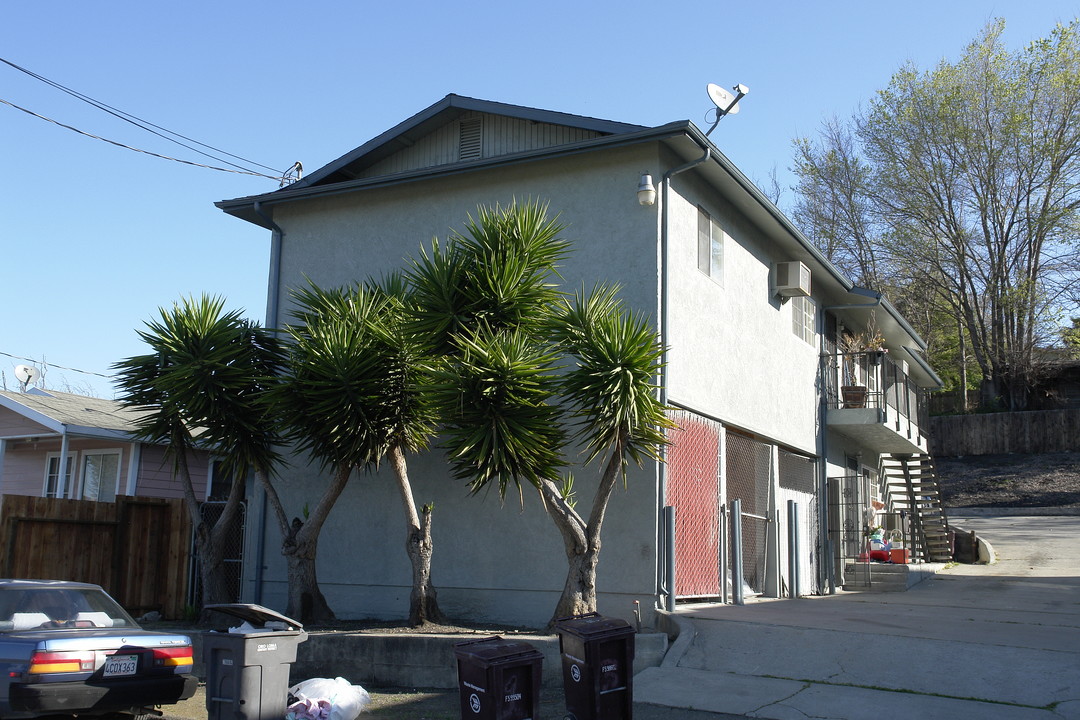 16550 Los Banos St in San Leandro, CA - Building Photo