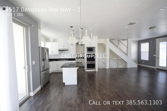 4517 Daybreak Rim Way in South Jordan, UT - Building Photo - Building Photo