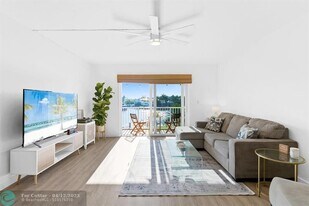 330 N Federal Hwy in Deerfield Beach, FL - Building Photo