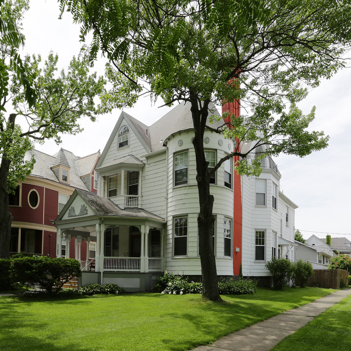 135 S Lake Ave in Albany, NY - Building Photo