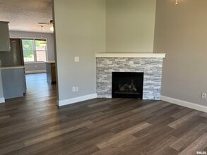 1704 Tern Pl in Springfield, IL - Building Photo - Building Photo