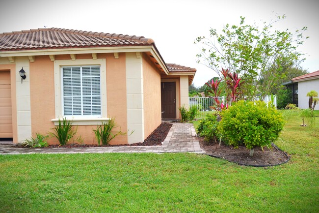 2127 Newport Isles Blvd in Port St. Lucie, FL - Building Photo - Building Photo