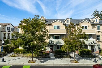 1035 N Fairoaks Ave in Sunnyvale, CA - Foto de edificio - Building Photo