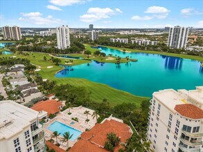 20000 E Country Club Dr in Aventura, FL - Building Photo - Building Photo