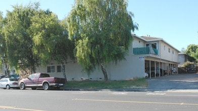 Karyl Apartments in Santa Clara, CA - Foto de edificio - Building Photo