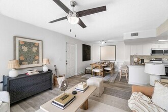 Cortland Kings Meadow in Miami, FL - Building Photo - Building Photo