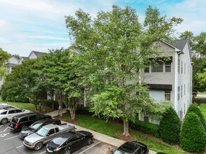 Waterford Place in Greensboro, NC - Foto de edificio - Building Photo