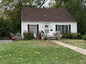 1014 66th St in Windsor Heights, IA - Building Photo