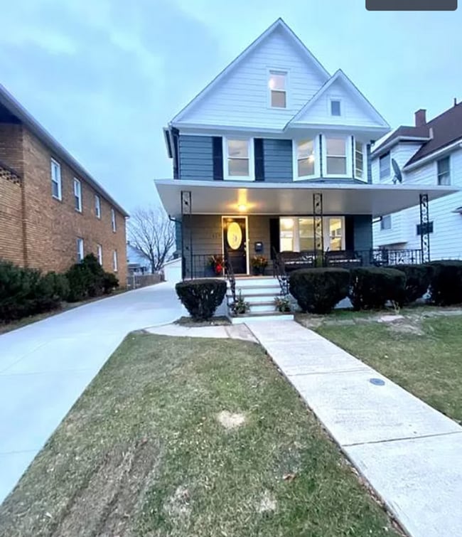 property at 1625 Alameda Ave