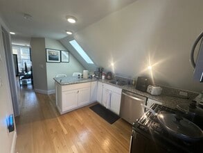 343 Beacon St, Unit 3A in Somerville, MA - Building Photo - Building Photo