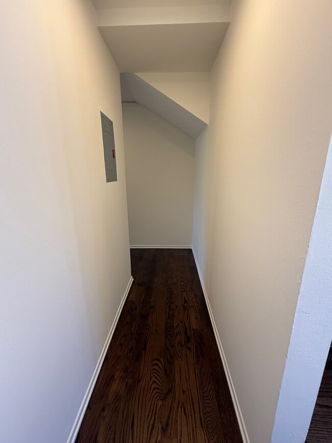 10330 Riverside Dr, Unit C in Toluca Lake, CA - Building Photo - Building Photo