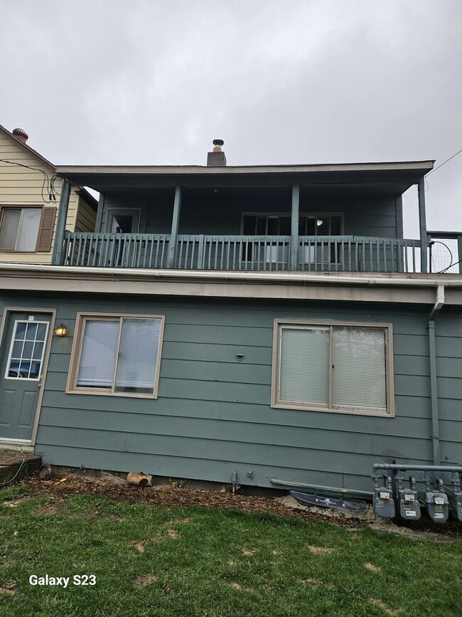 property at 409 N 1st St