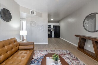 Westside Commons in Tucson, AZ - Foto de edificio - Interior Photo