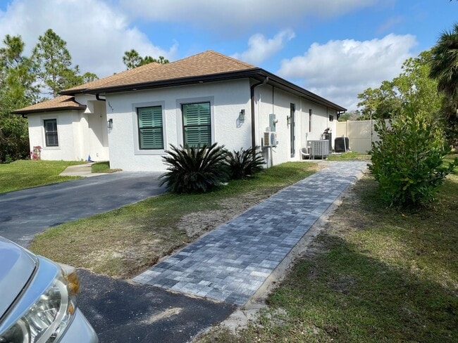 3677 37th Ave NE in Naples, FL - Building Photo - Building Photo