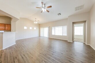 2351 S 155th Ln in Goodyear, AZ - Foto de edificio - Building Photo