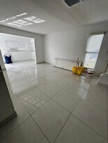 700 SW 80th Ter in North Lauderdale, FL - Building Photo