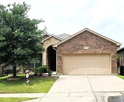 10449 Mono Lake Rd in Fort Worth, TX - Building Photo