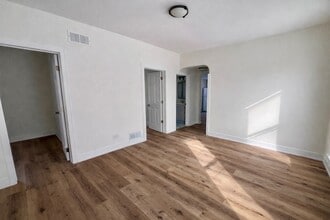 393 Wellington Ave in Elgin, IL - Building Photo - Building Photo