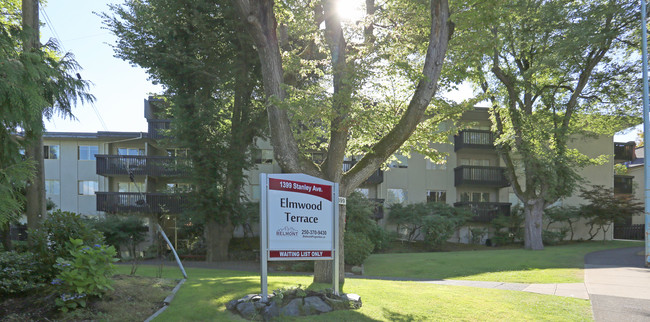 Elmwood Terrace in Victoria, BC - Building Photo - Building Photo