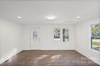 225 N Lee St in Mount Holly, NC - Building Photo - Building Photo
