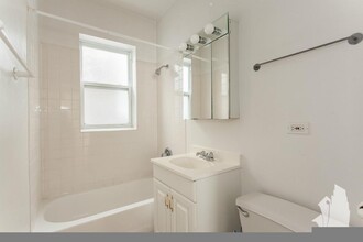 3529 N Broadway St, Unit #  02E in Chicago, IL - Building Photo - Building Photo