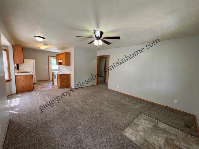 402 S 3rd St in Flippin, AR - Building Photo - Building Photo