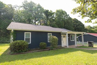 1643 Brown St in Winston-Salem, NC - Building Photo - Building Photo