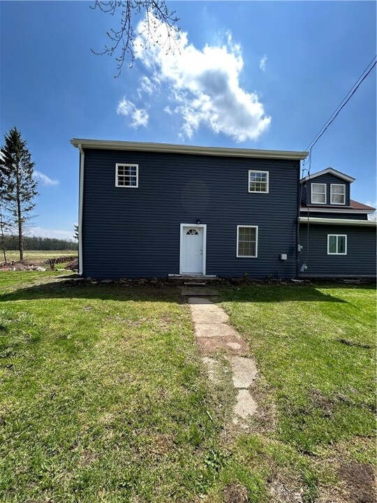 9661 W Ridge Rd in Brockport, NY - Building Photo