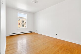 6992 D'outremont Av in Montréal, QC - Building Photo - Building Photo