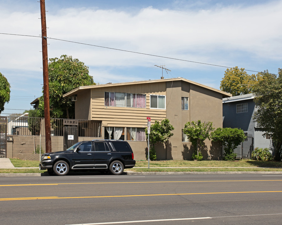 17921-17927 Roscoe Blvd in Northridge, CA - Building Photo