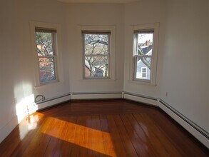 54 Madison Ave, Unit 3 in Cambridge, MA - Building Photo - Building Photo