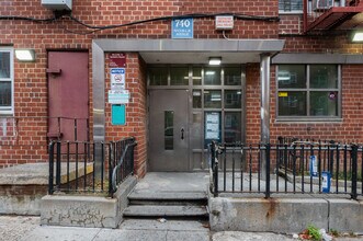 710 Noble Avenue in Bronx, NY - Foto de edificio - Building Photo