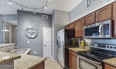 3330 S Gilbert Rd in Chandler, AZ - Building Photo - Building Photo