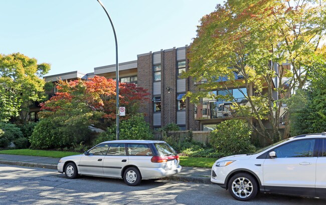 Landmark Reef in Vancouver, BC - Building Photo - Building Photo