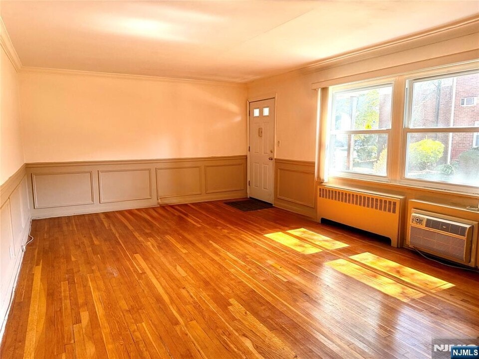 15-18A Plz in Fair Lawn, NJ - Building Photo