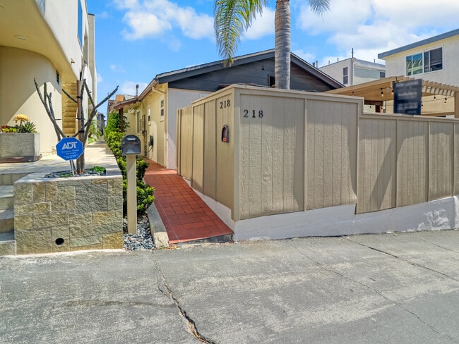 218 35th Pl in Manhattan Beach, CA - Building Photo - Building Photo