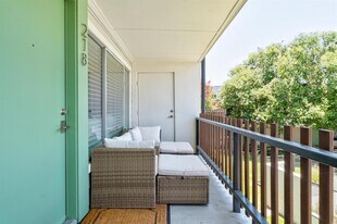 2200 Dickson Dr in Austin, TX - Building Photo