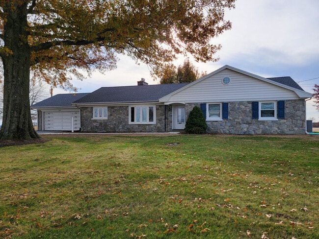 502 W Newport Rd in Lititz, PA - Foto de edificio - Building Photo